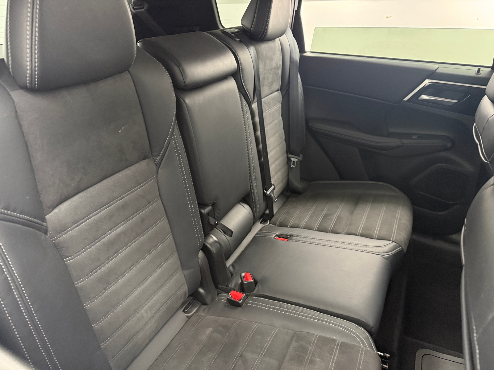 Thumbnail: 2023 Mitsubishi Outlander - 5