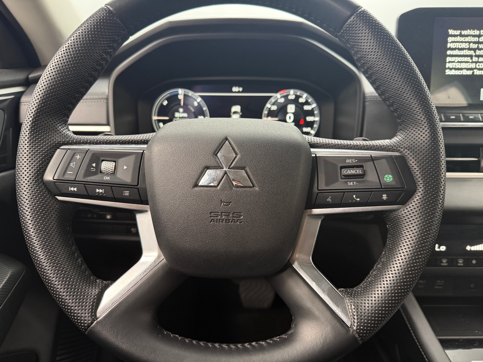 Thumbnail: 2023 Mitsubishi Outlander - 4