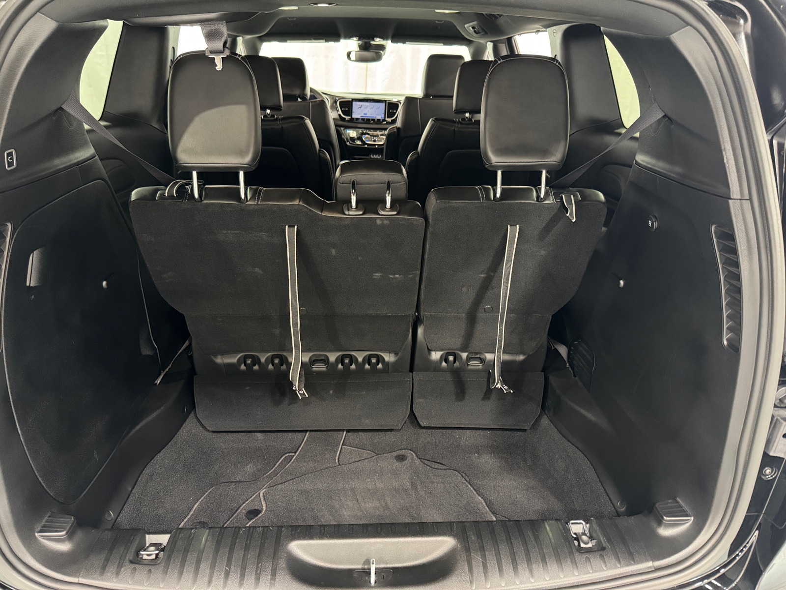 Thumbnail: 2025 Chrysler Pacifica - 6