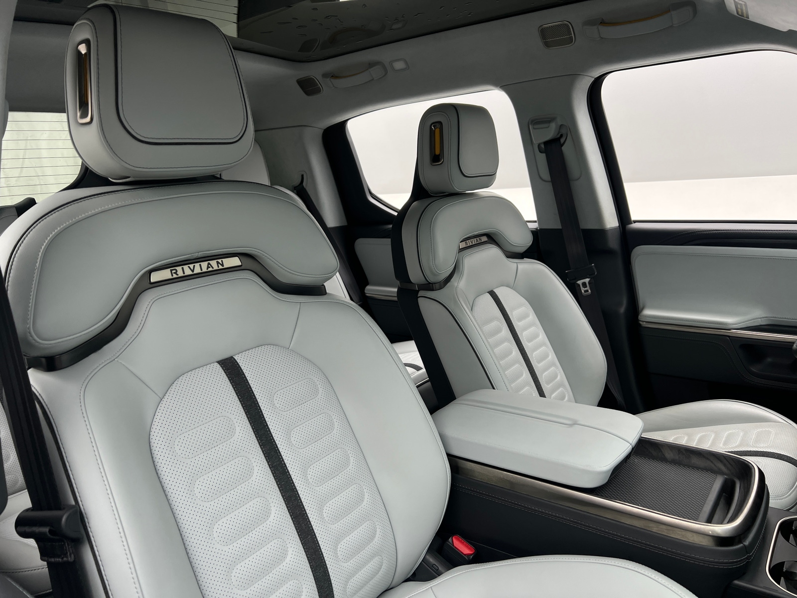 Thumbnail: 2024 Rivian R1T - 2