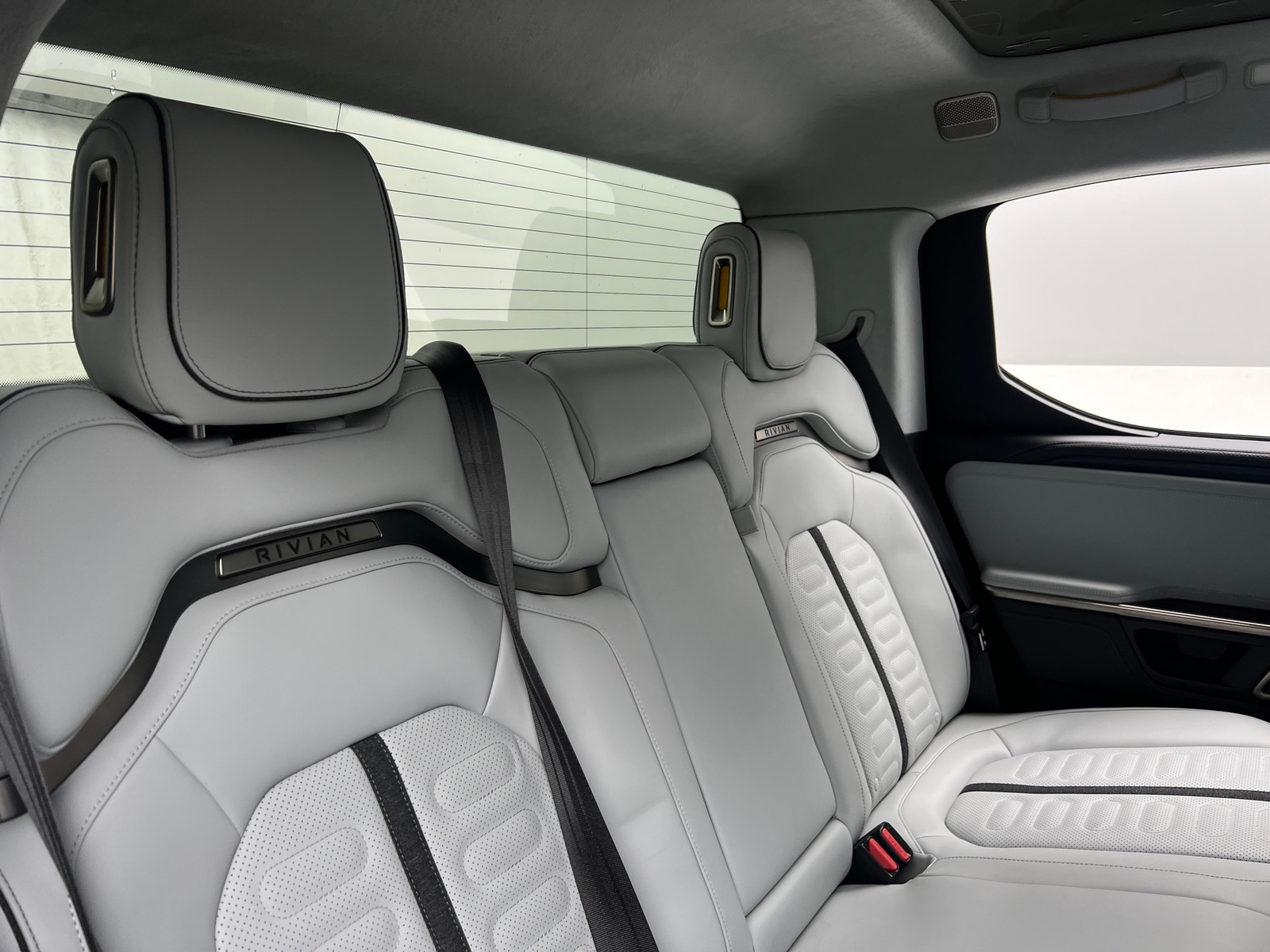 Thumbnail: 2024 Rivian R1T - 6