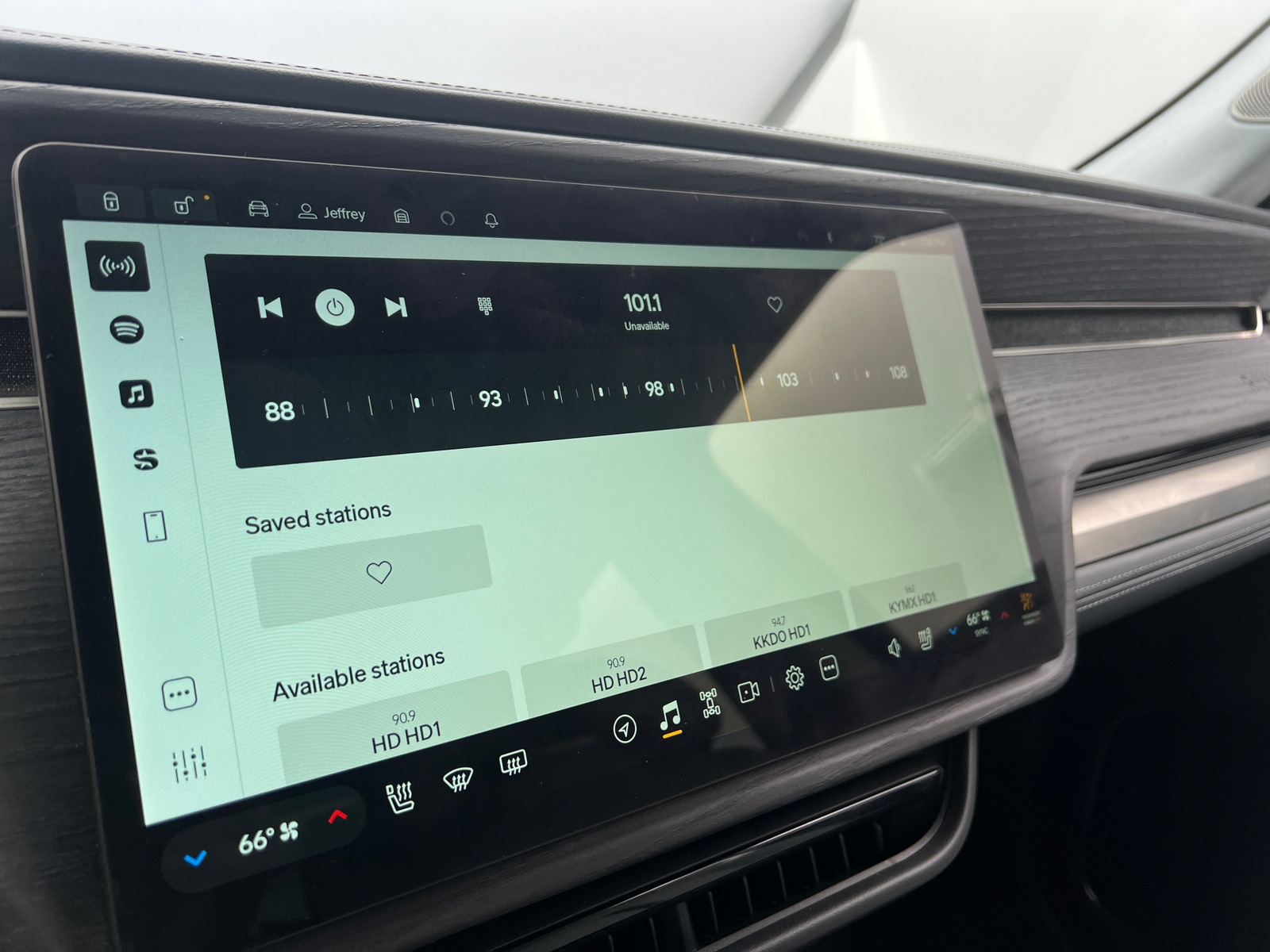 Thumbnail: 2024 Rivian R1T - 4