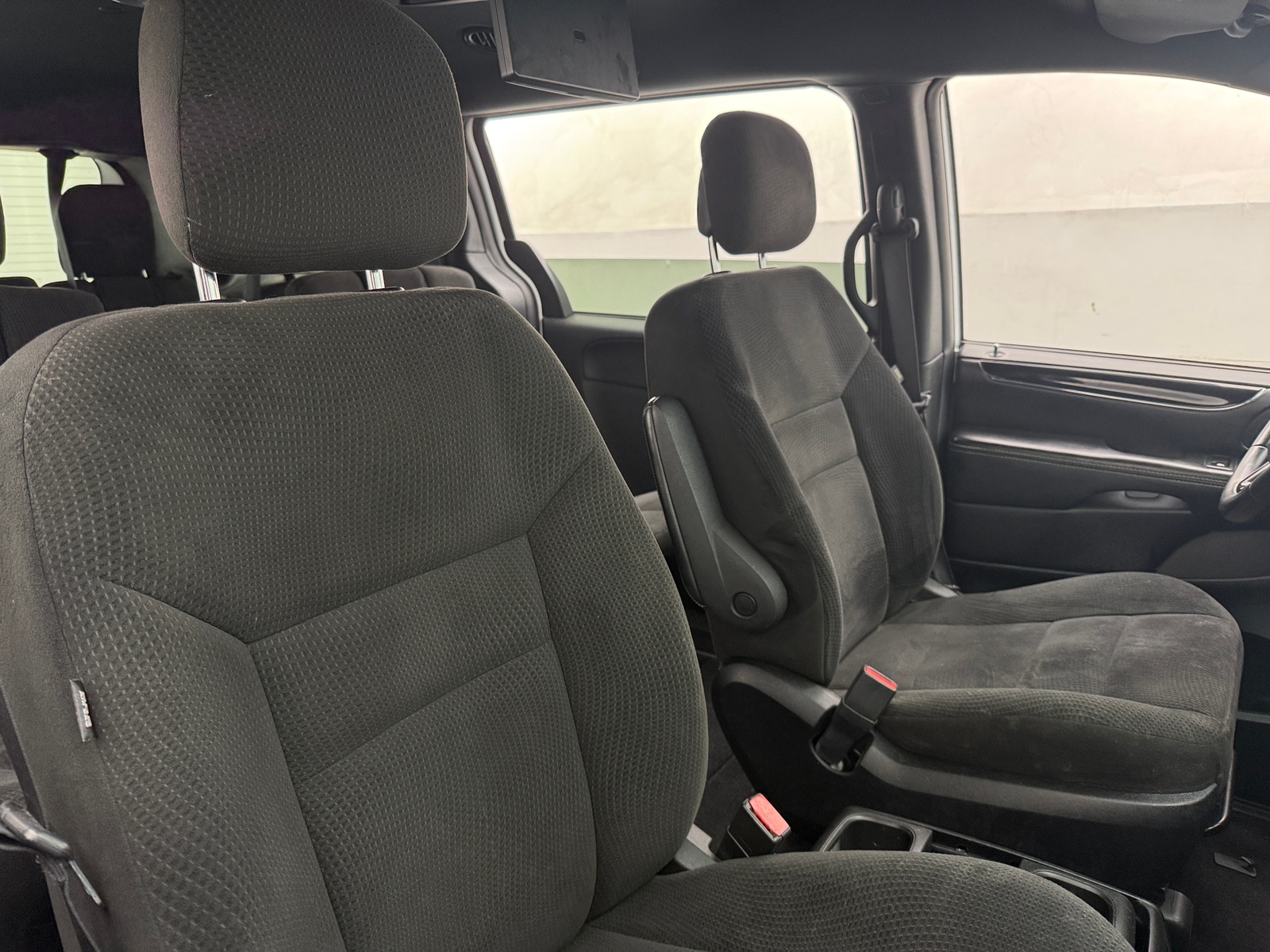 Thumbnail: 2017 Dodge Grand Caravan - 2