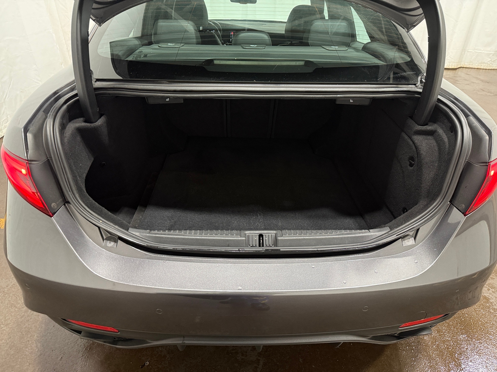 Thumbnail: 2020 Alfa Romeo Giulia - 6