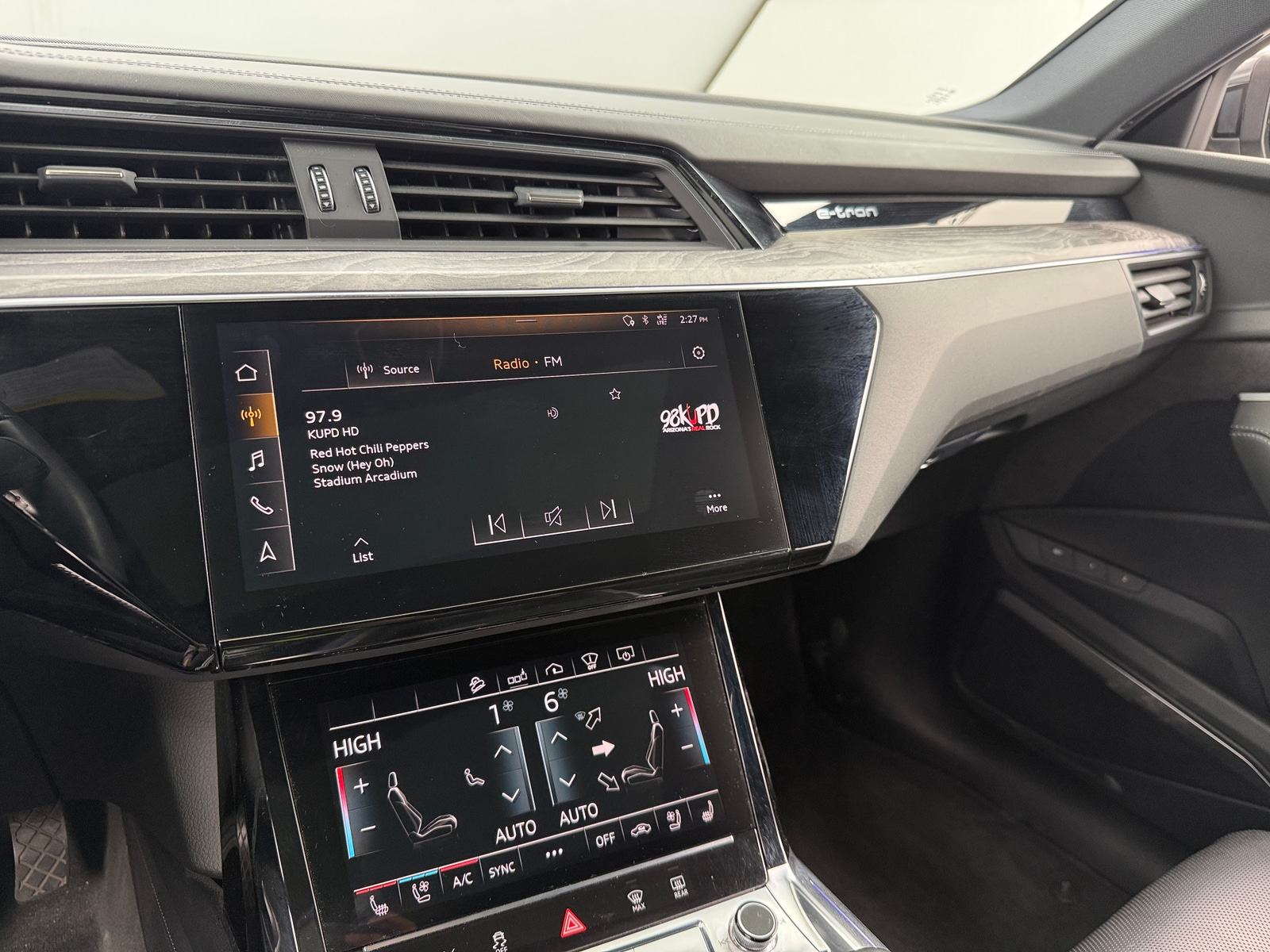 Thumbnail: 2019 Audi e-tron - 3