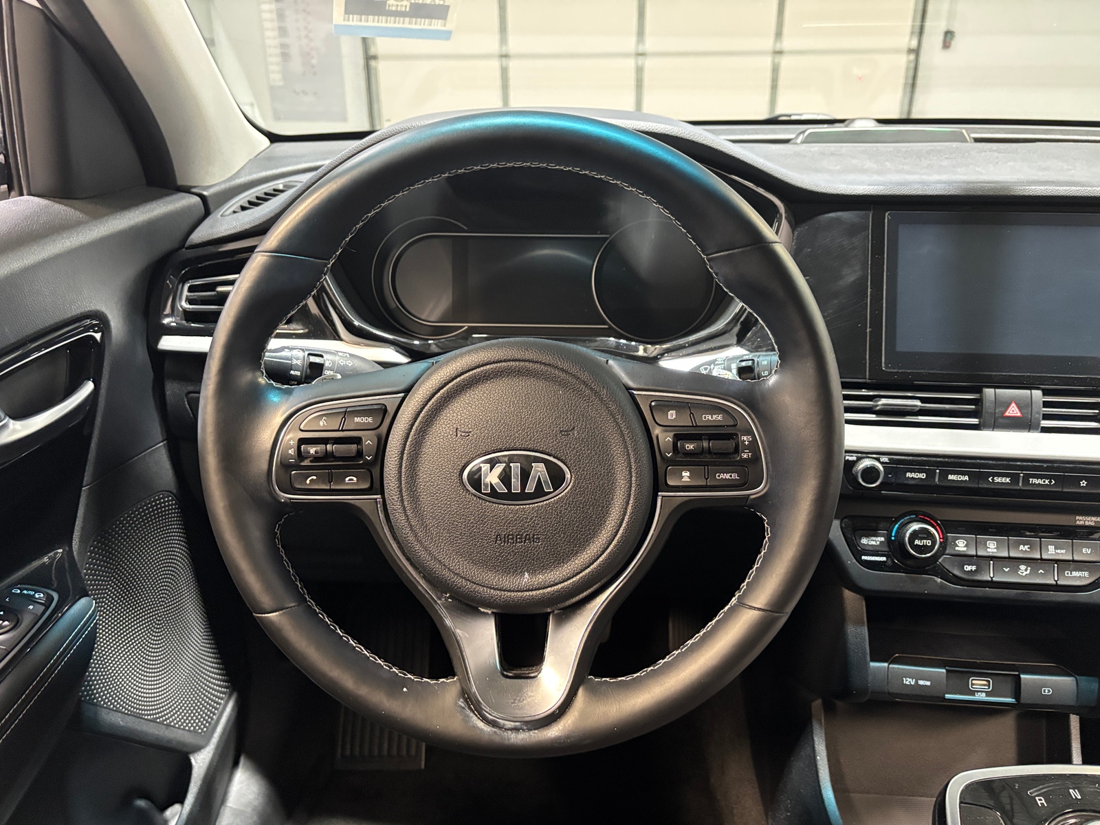 Thumbnail: 2020 Kia Niro - 5