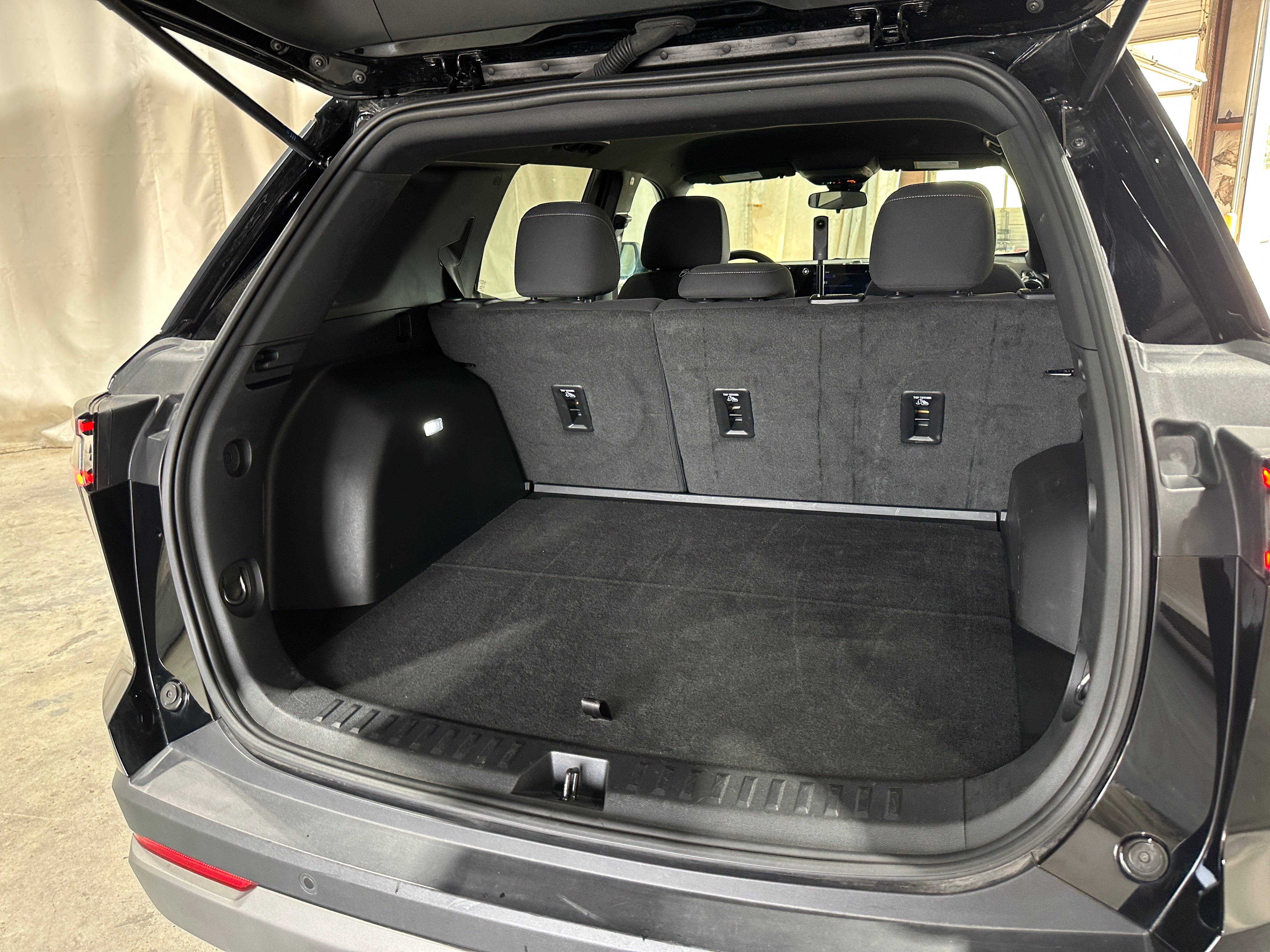 2025 Chevrolet Equinox - Image 3