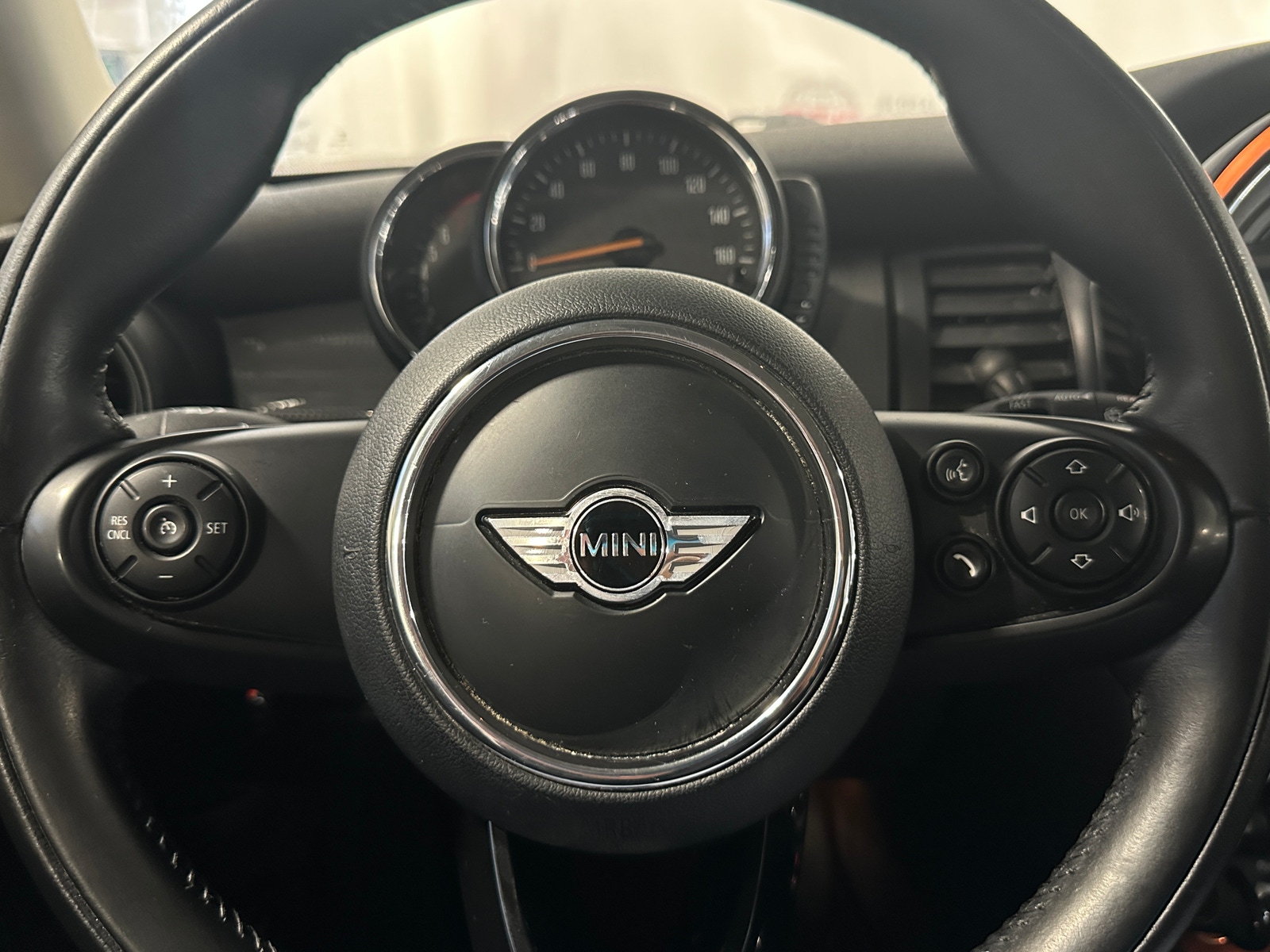 Thumbnail: 2016 MINI Cooper Hardtop - 4