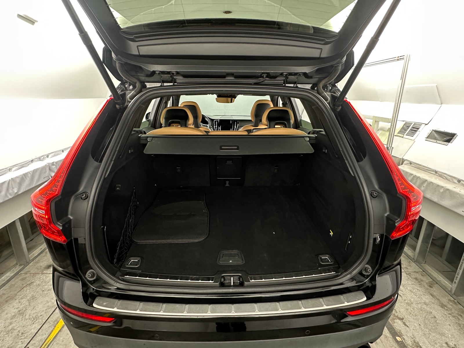 Thumbnail: 2018 Volvo XC60 - 6