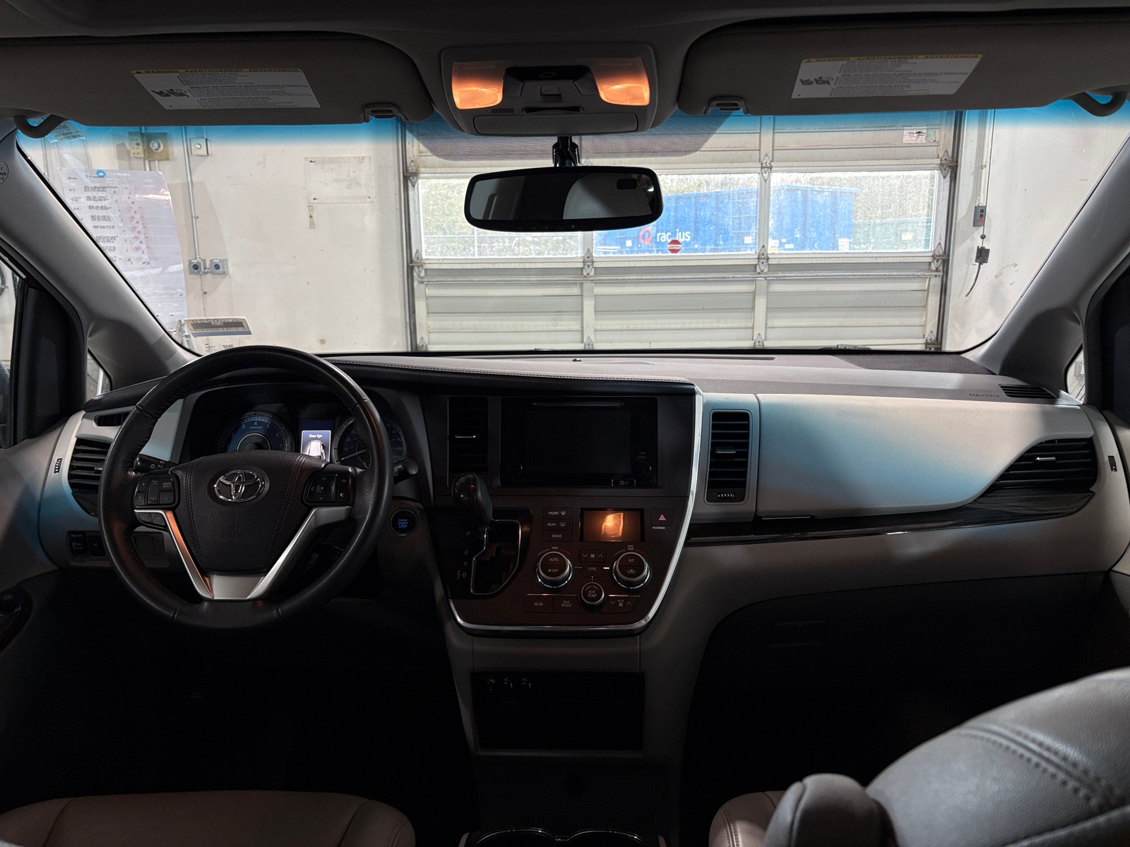 Thumbnail: 2017 Toyota Sienna - 2