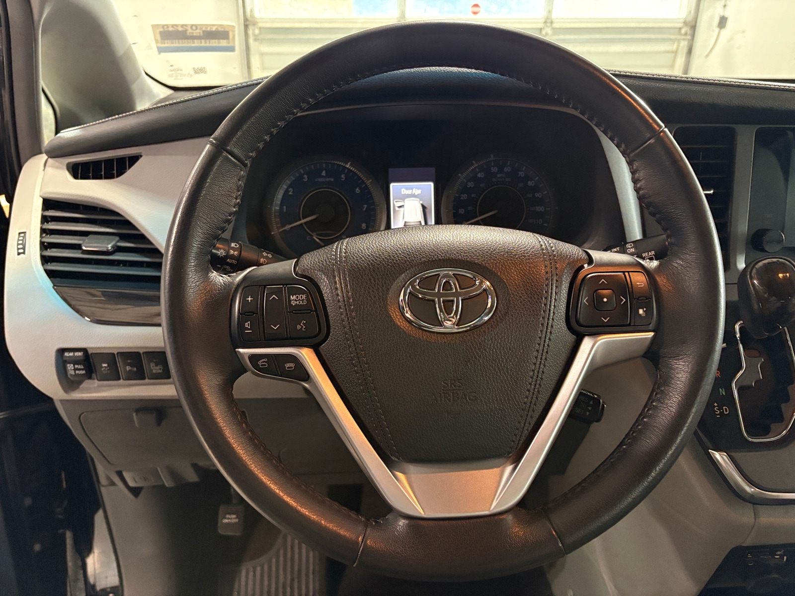 Thumbnail: 2017 Toyota Sienna - 4