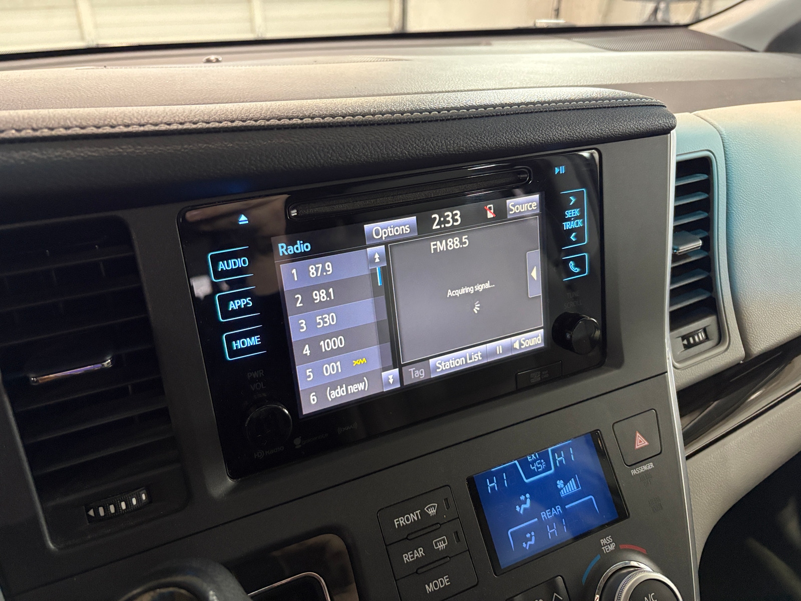 Thumbnail: 2017 Toyota Sienna - 3