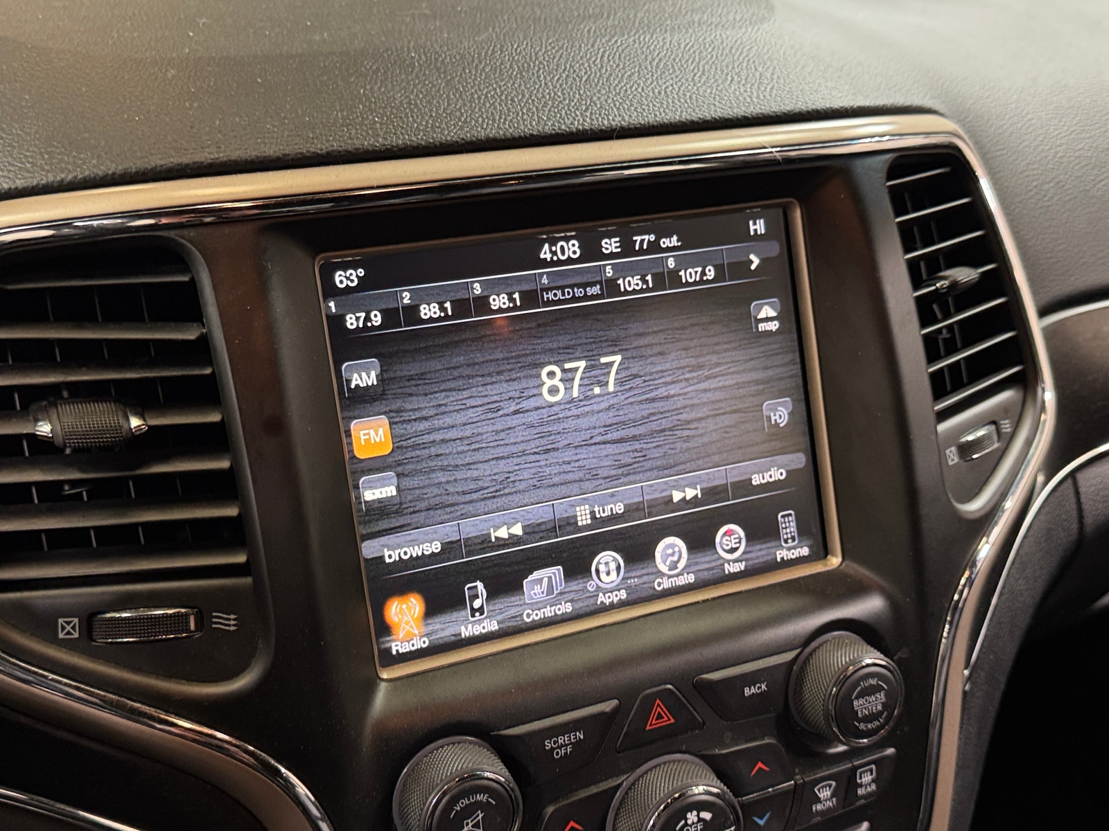 Thumbnail: 2015 Jeep Grand Cherokee - 3