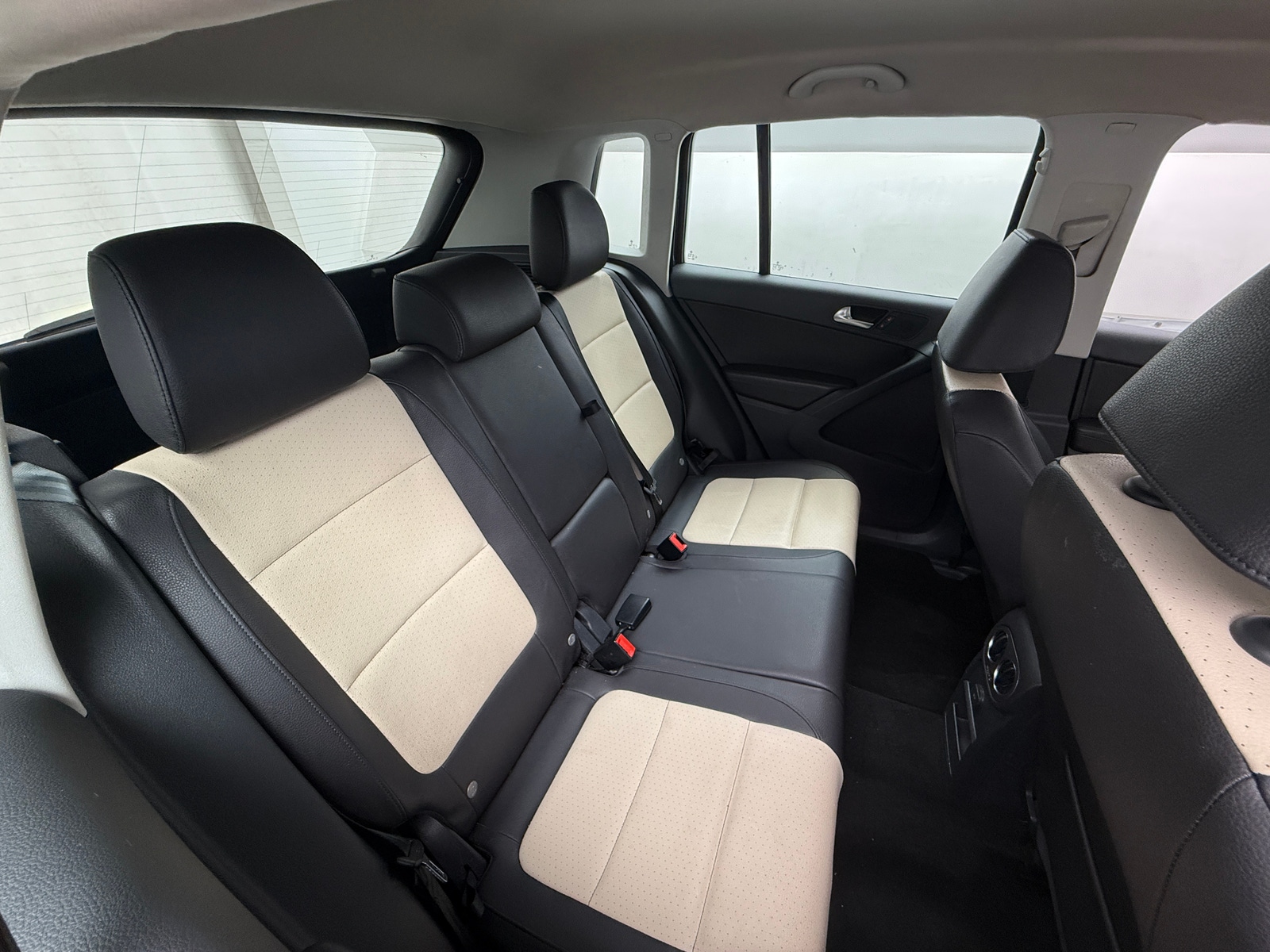 Thumbnail: 2017 Volkswagen Tiguan - 6