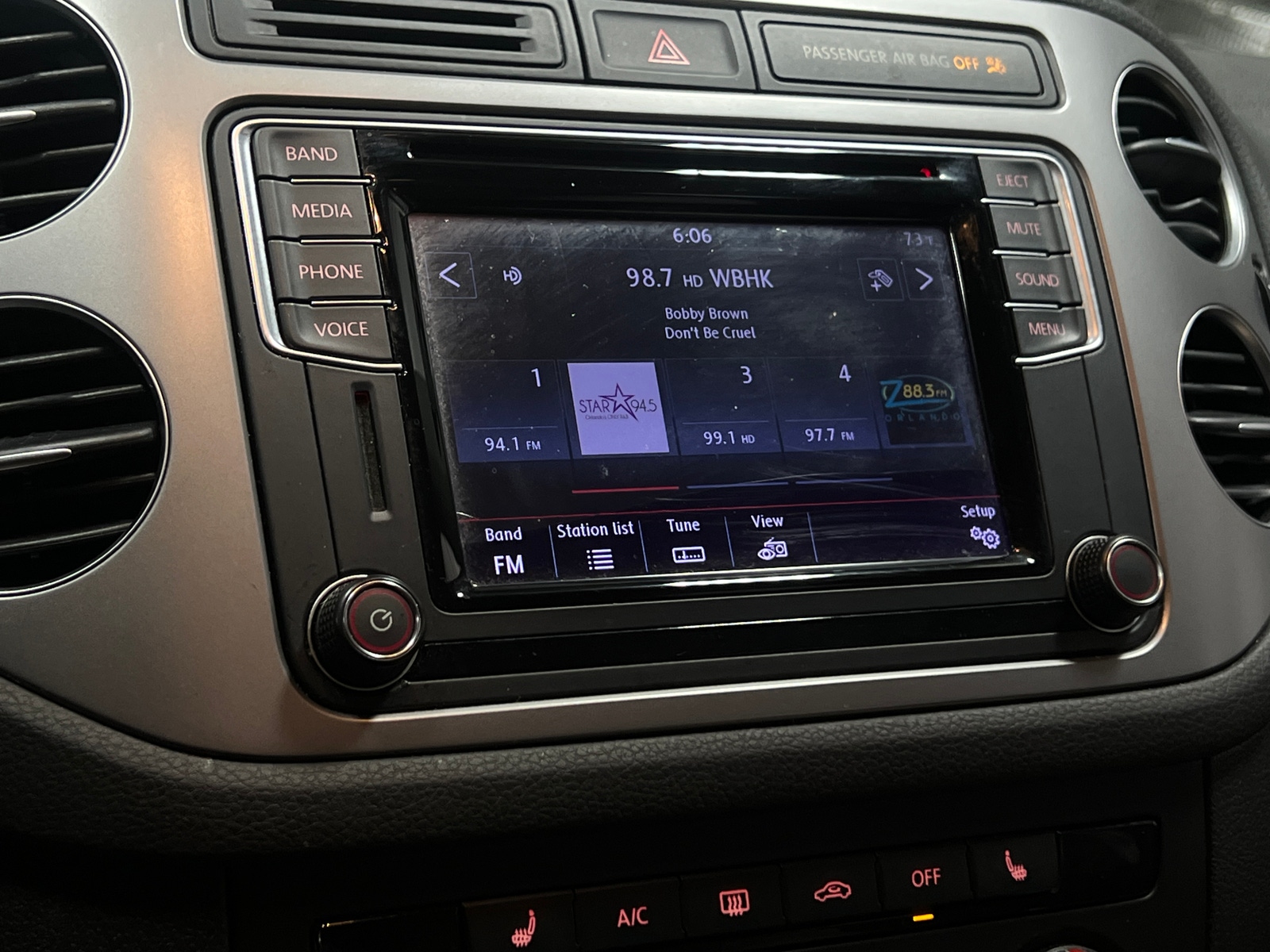 Thumbnail: 2017 Volkswagen Tiguan - 4