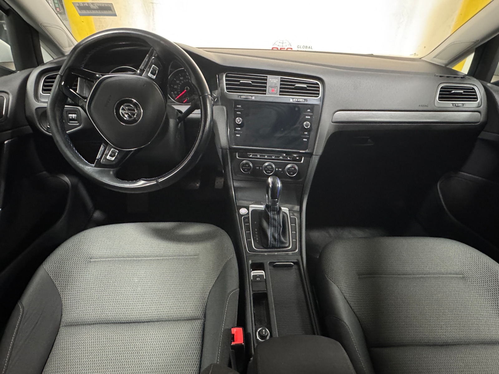 Thumbnail: 2019 Volkswagen e-Golf - 3