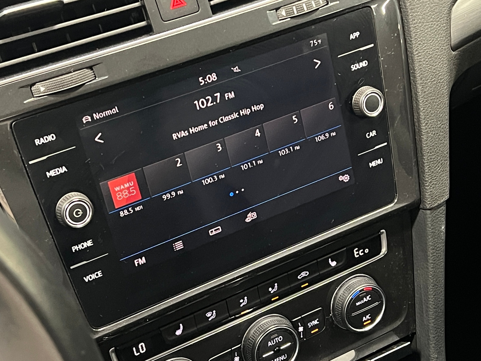 Thumbnail: 2019 Volkswagen e-Golf - 4