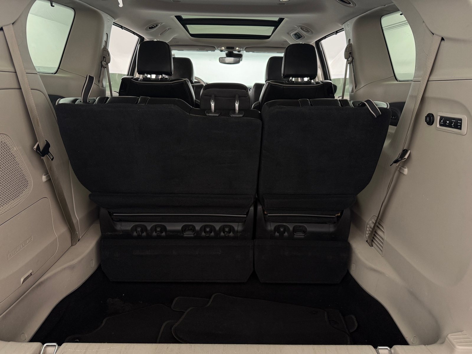 Thumbnail: 2021 Chrysler Pacifica - 6