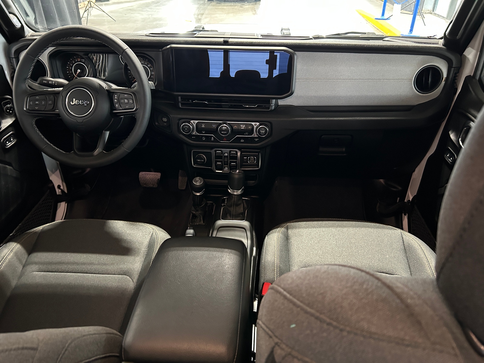 Thumbnail: 2025 Jeep Gladiator - 3