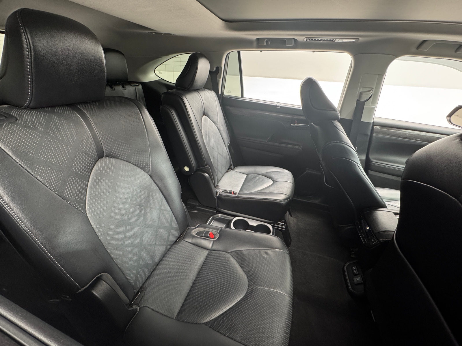 Thumbnail: 2023 Toyota Highlander - 5