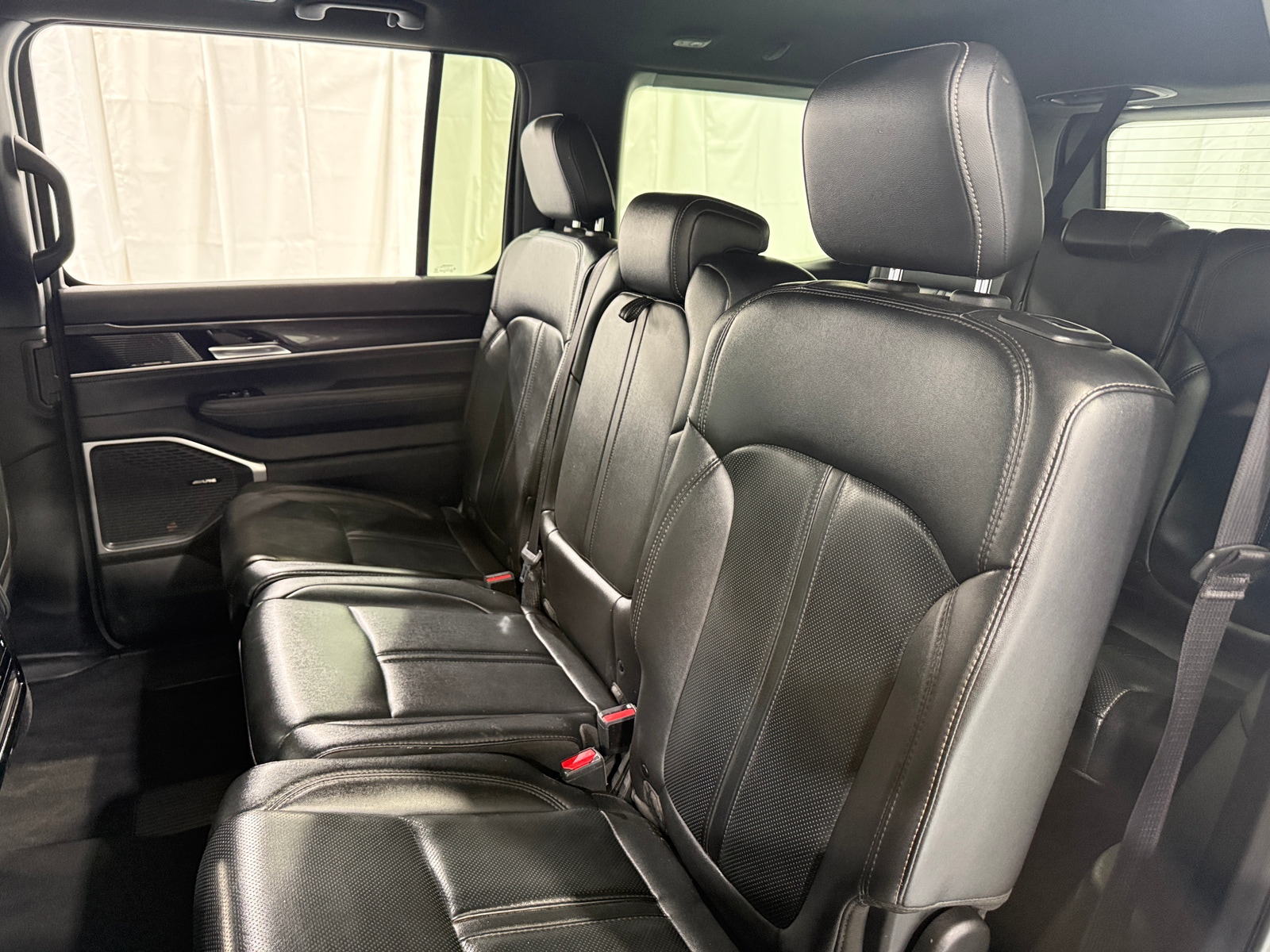 Thumbnail: 2024 Jeep Wagoneer - 5