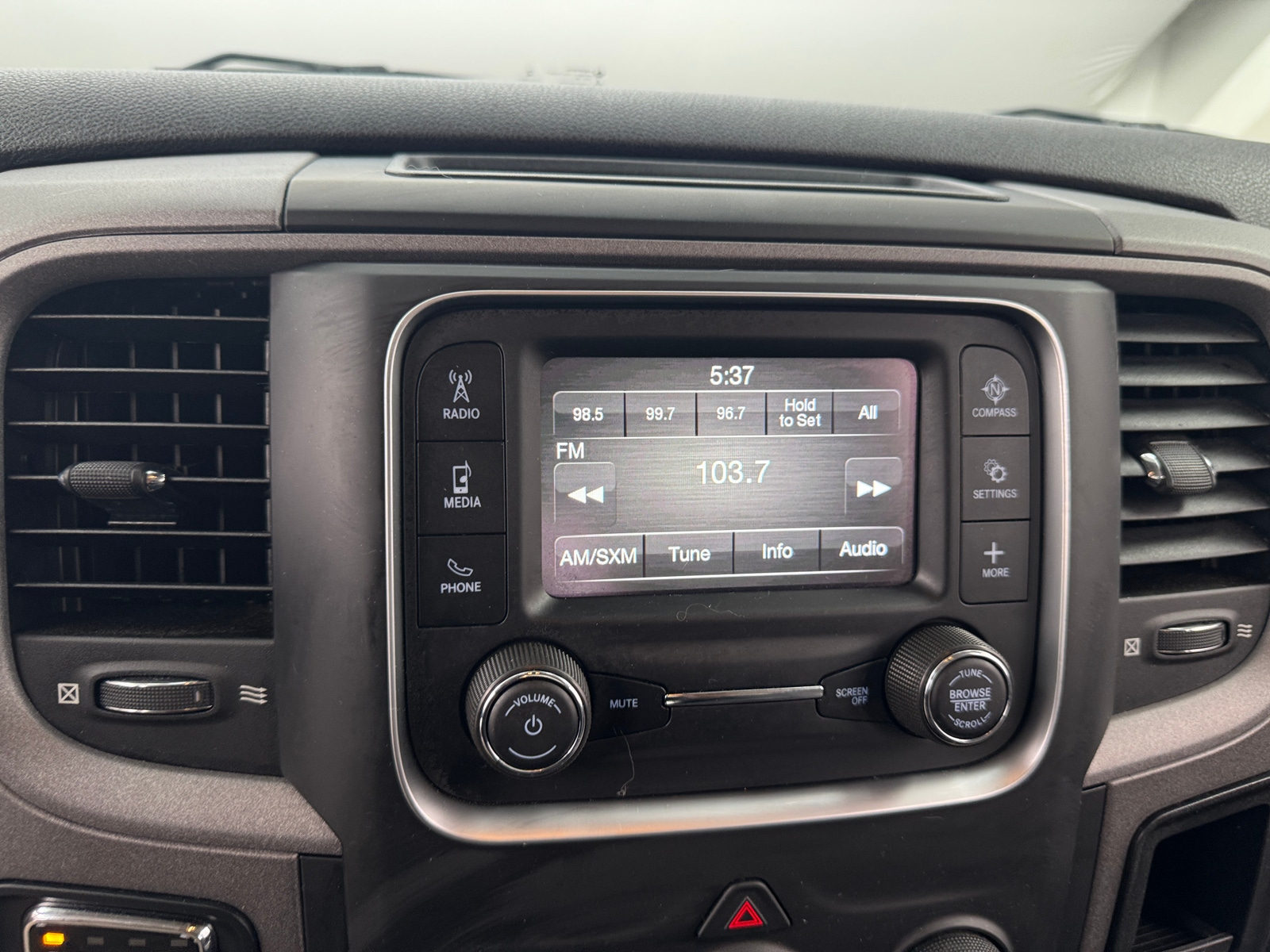 Thumbnail: 2021 RAM 1500 Classic - 4