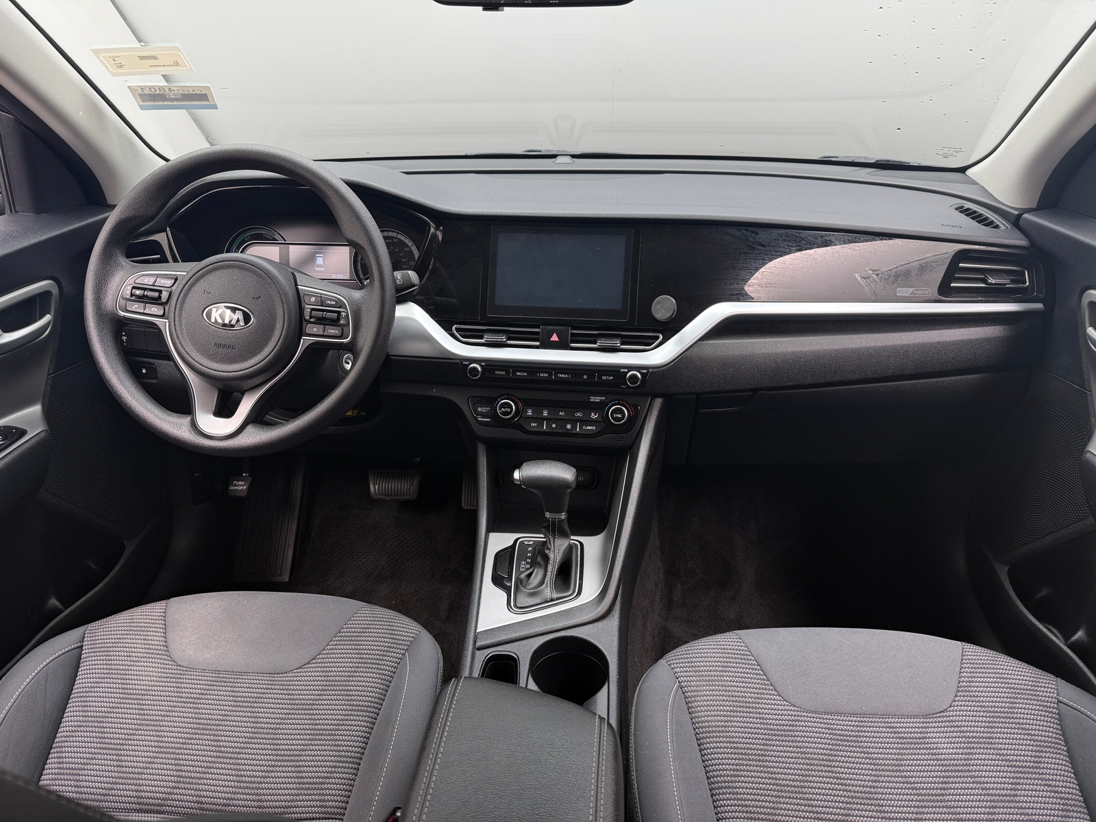 Thumbnail: 2020 Kia Niro - 3