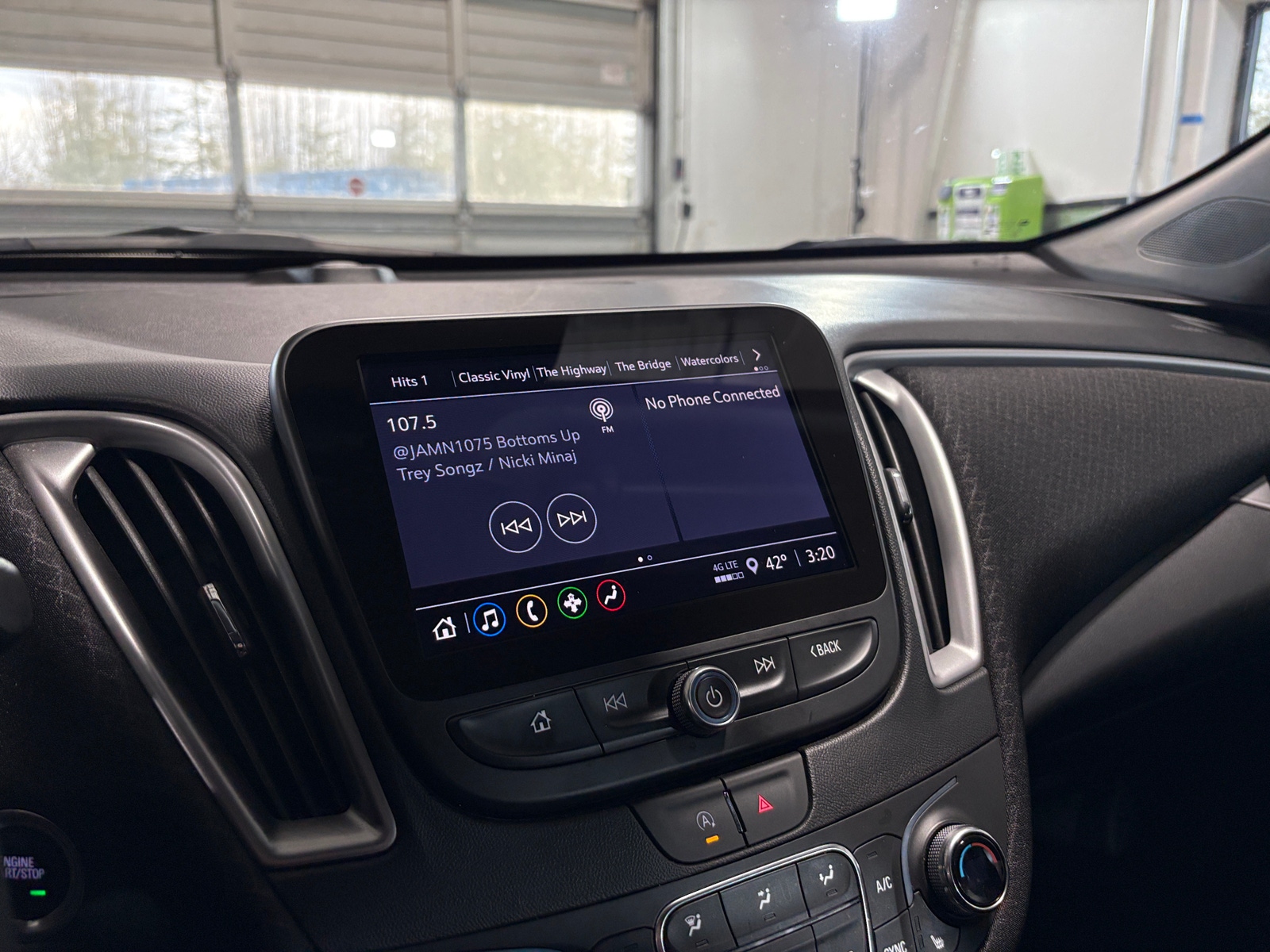 Thumbnail: 2024 Chevrolet Malibu - 4