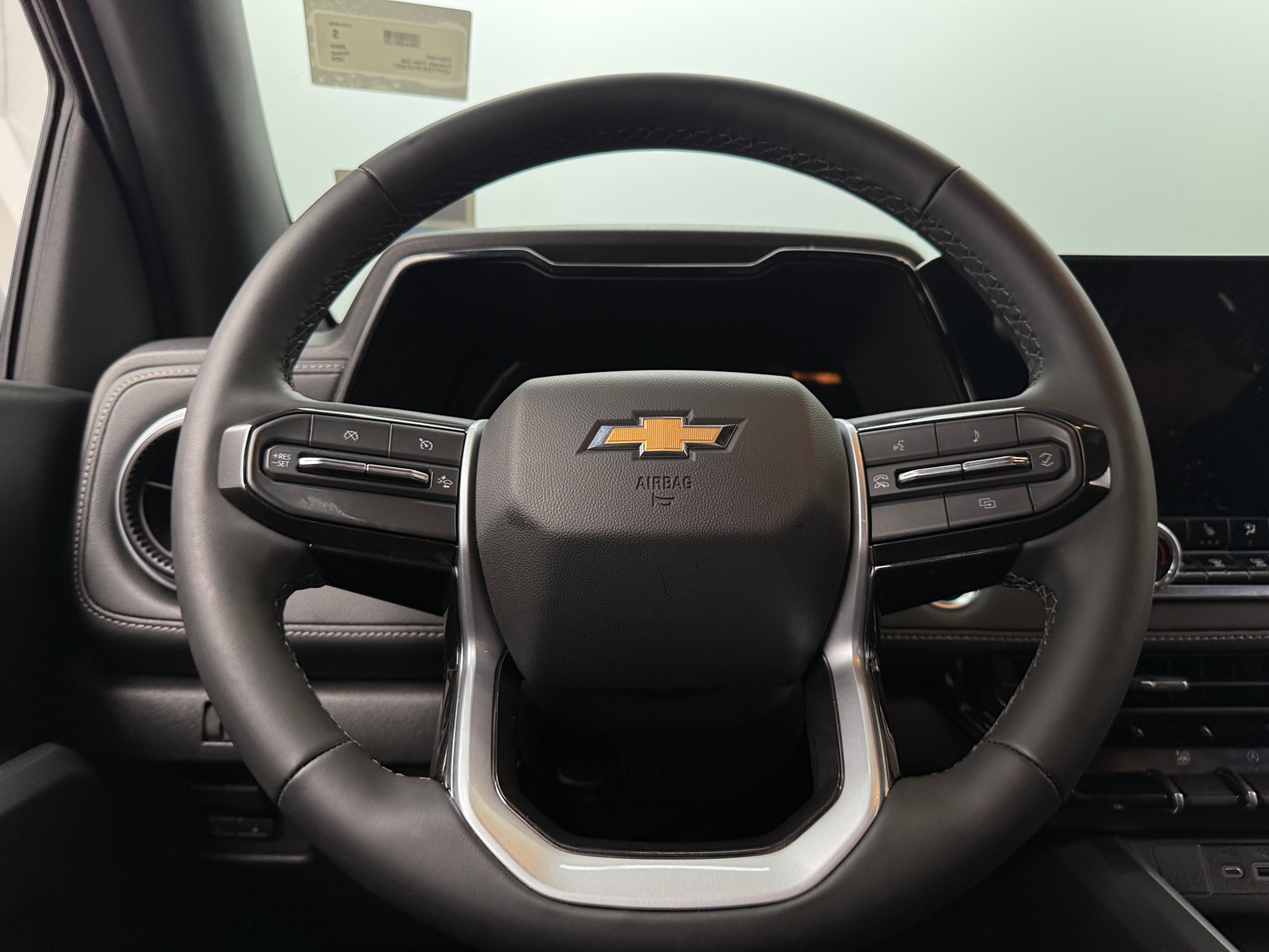 Thumbnail: 2024 Chevrolet Colorado - 5