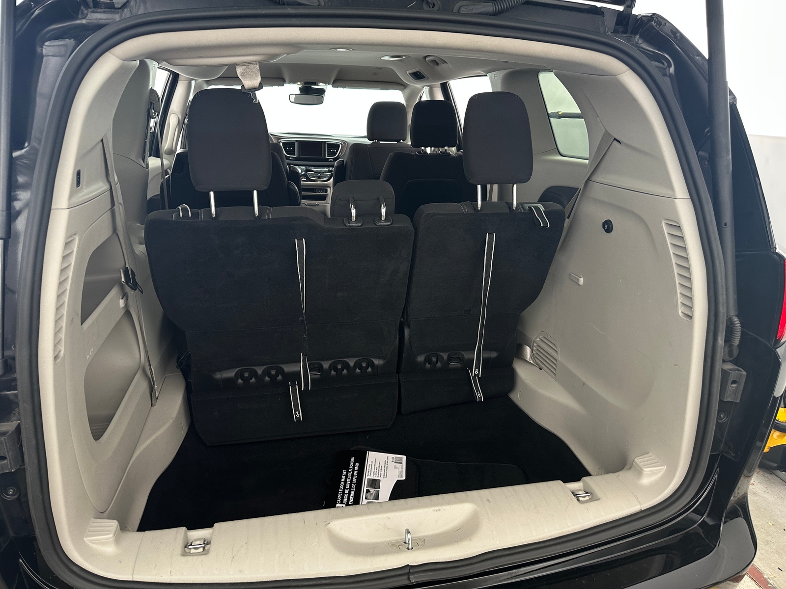 Thumbnail: 2024 Chrysler Voyager - 7