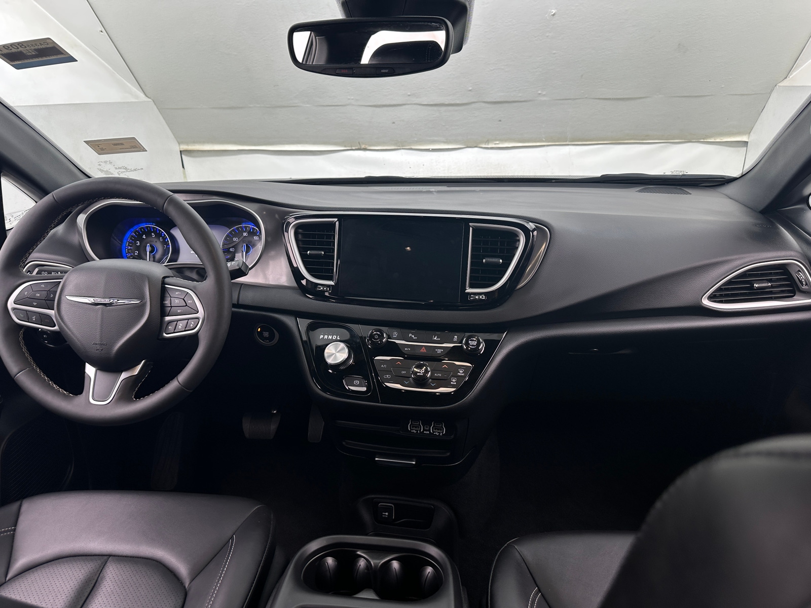 Thumbnail: 2025 Chrysler Pacifica - 3