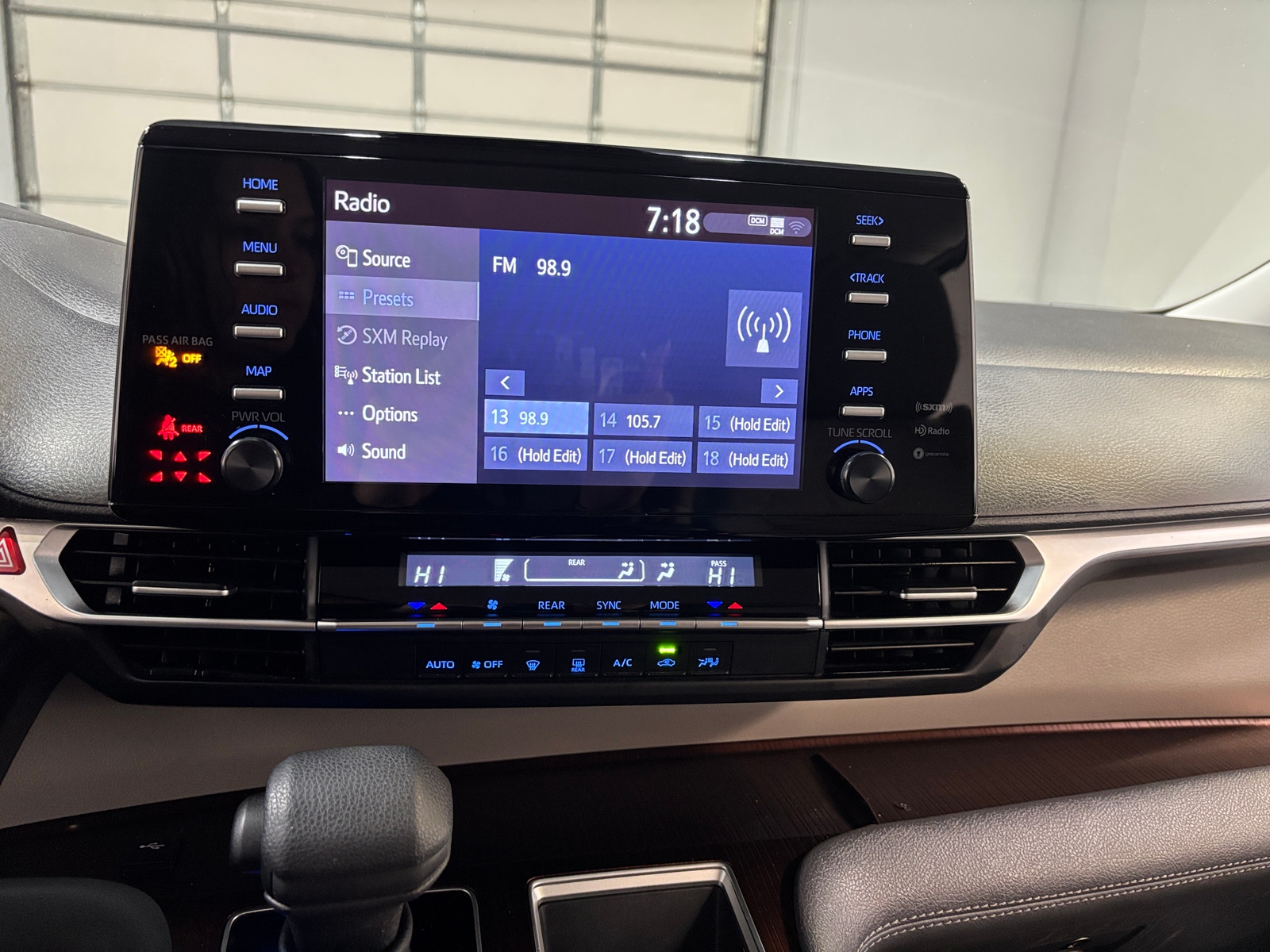 Thumbnail: 2024 Toyota Sienna - 4