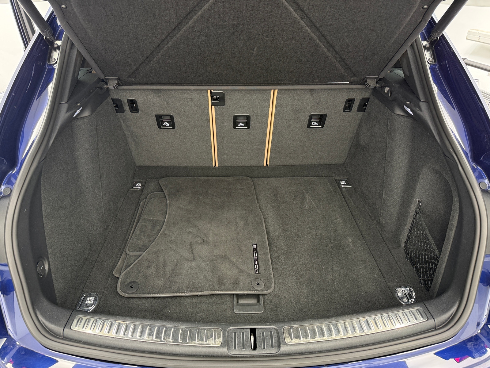 Thumbnail: 2024 Porsche Macan - 6