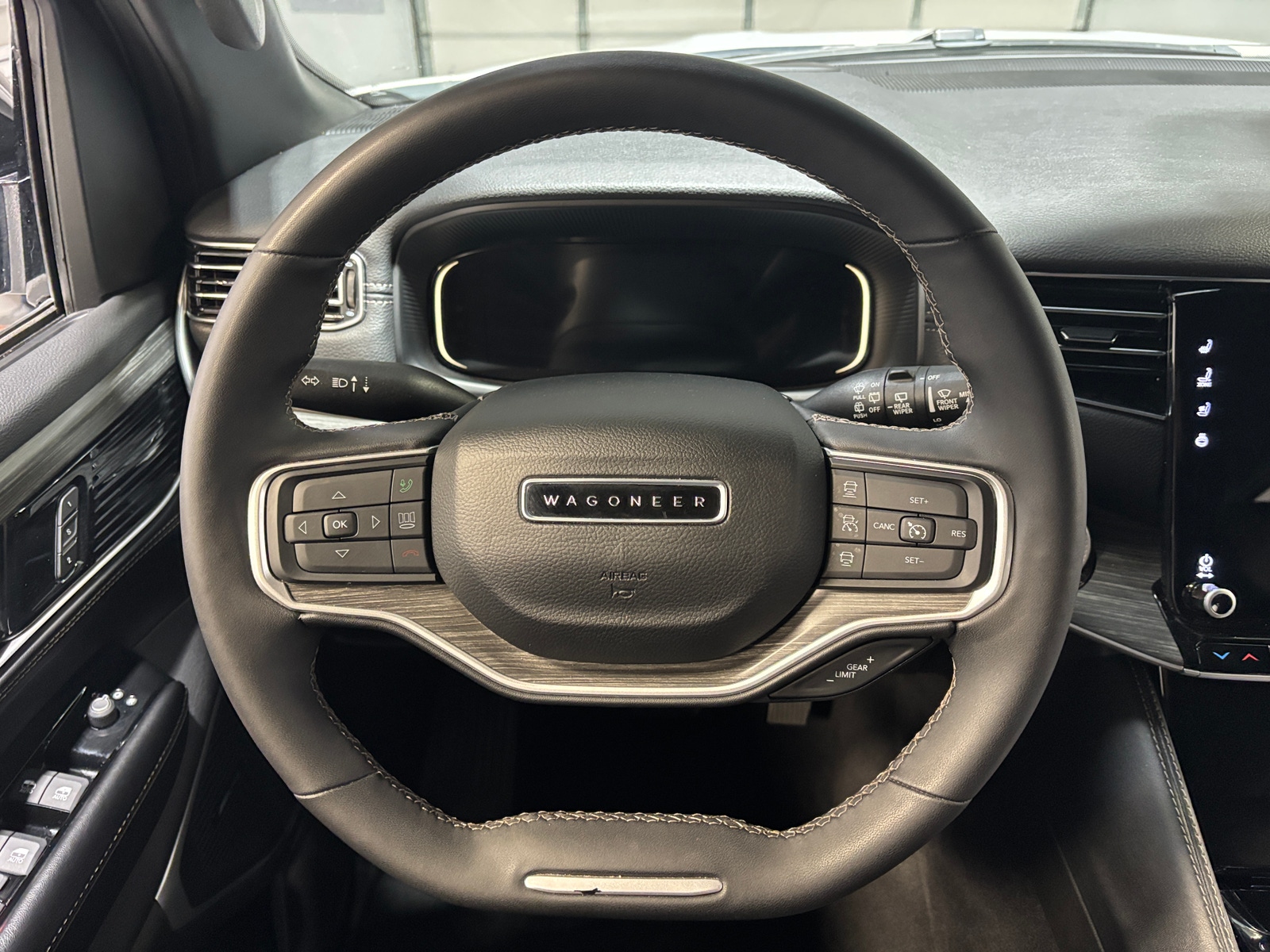 Thumbnail: 2024 Jeep Wagoneer - 4