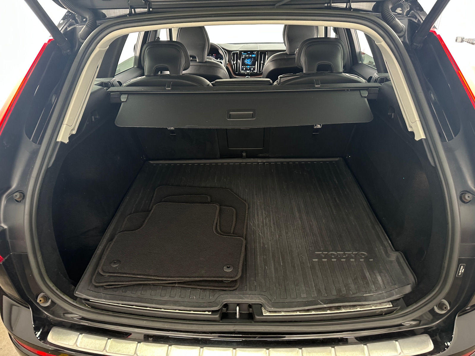 Thumbnail: 2023 Volvo XC60 - 6