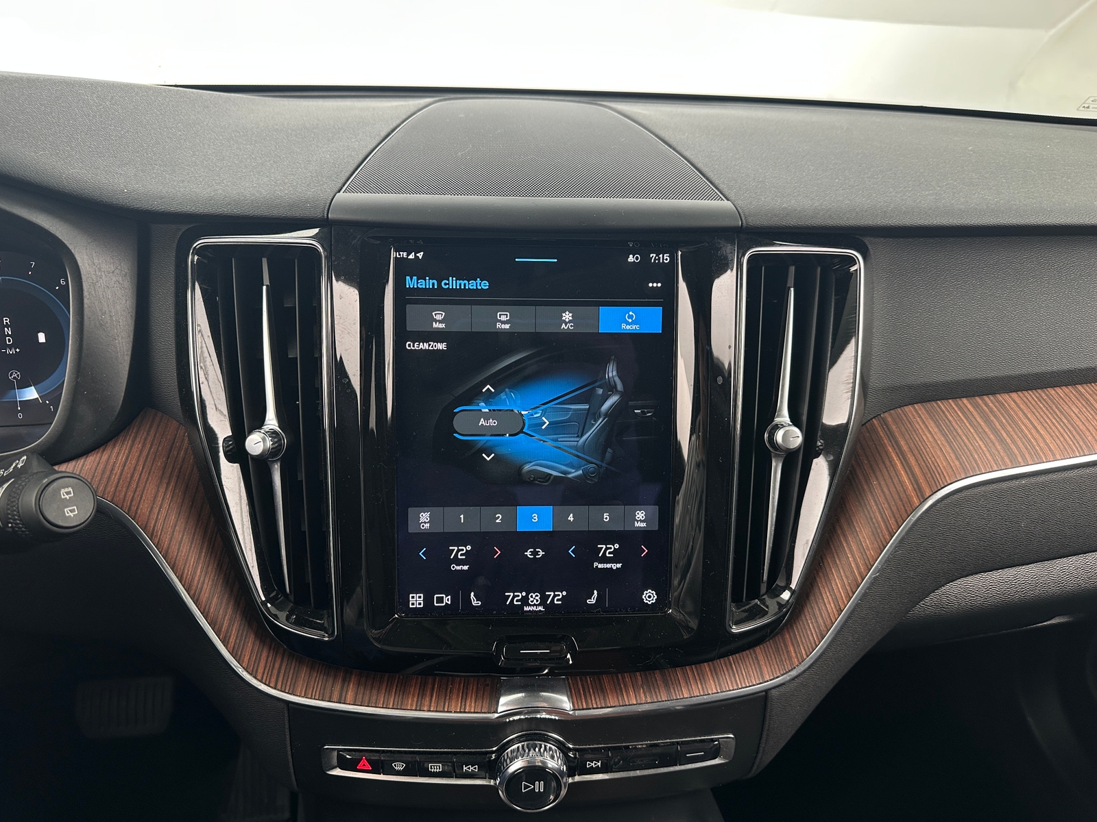 Thumbnail: 2023 Volvo XC60 - 3