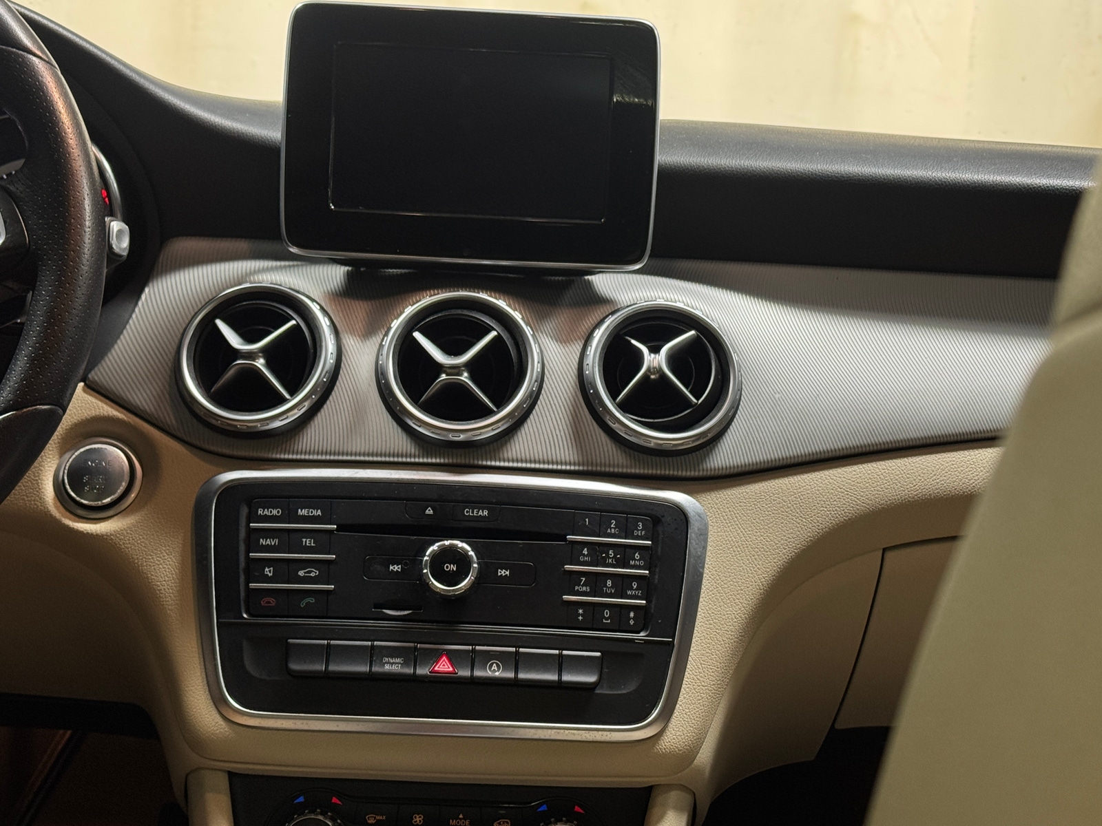 Thumbnail: 2017 Mercedes-Benz GLA - 3