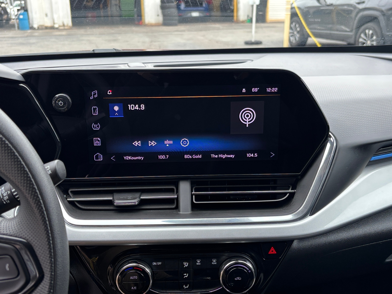 Thumbnail: 2025 Chevrolet Trax - 4