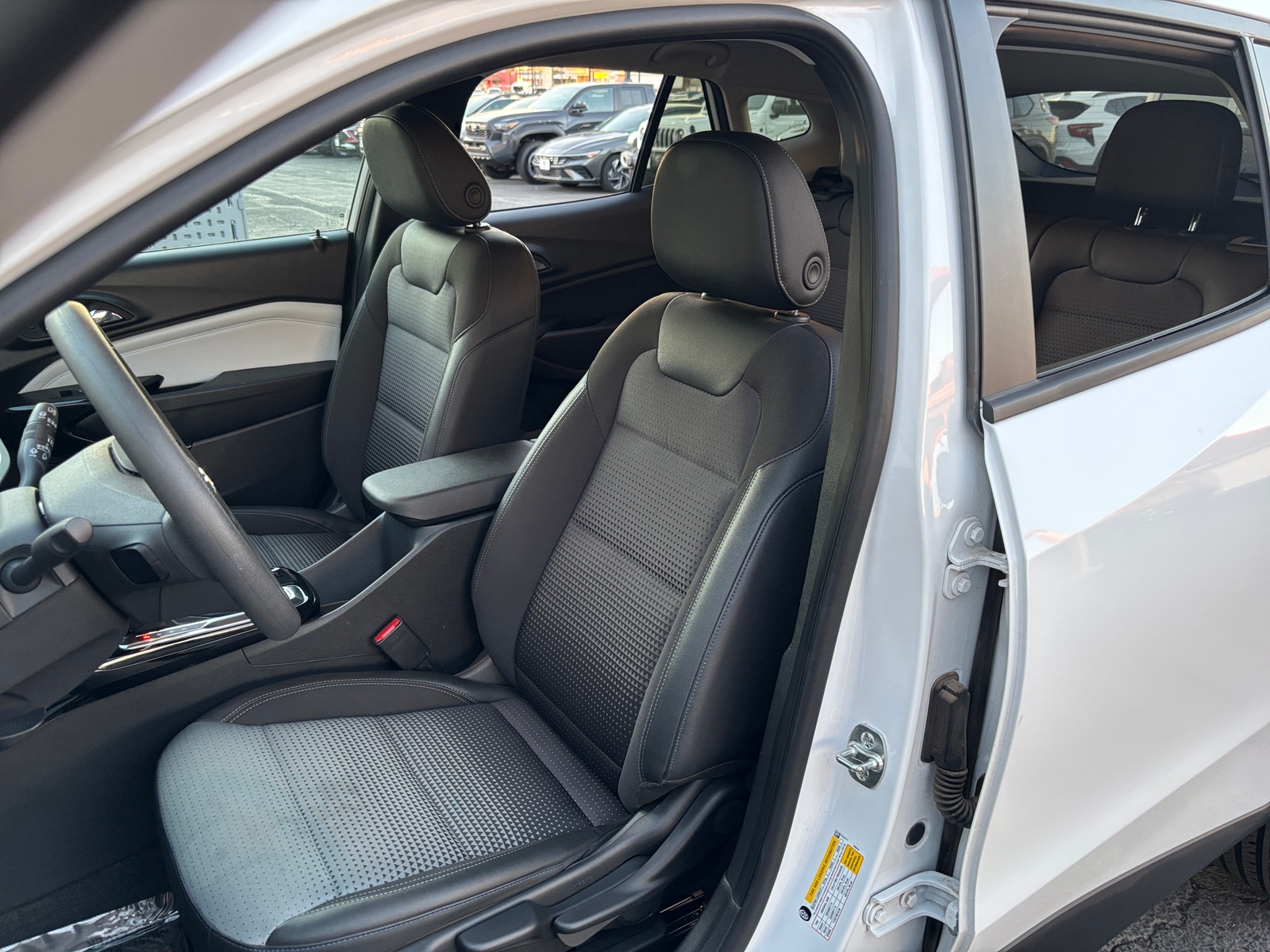 Thumbnail: 2025 Chevrolet Trax - 2