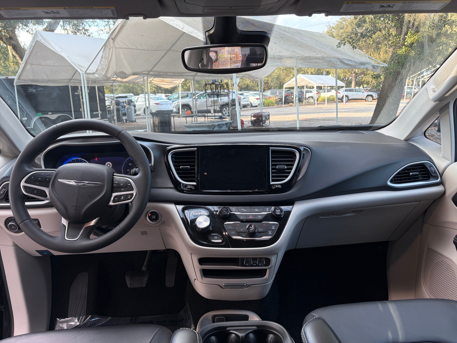 Thumbnail: 2024 Chrysler Pacifica - 3