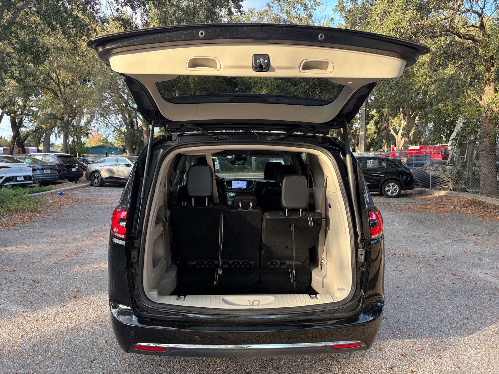 Thumbnail: 2024 Chrysler Pacifica - 5