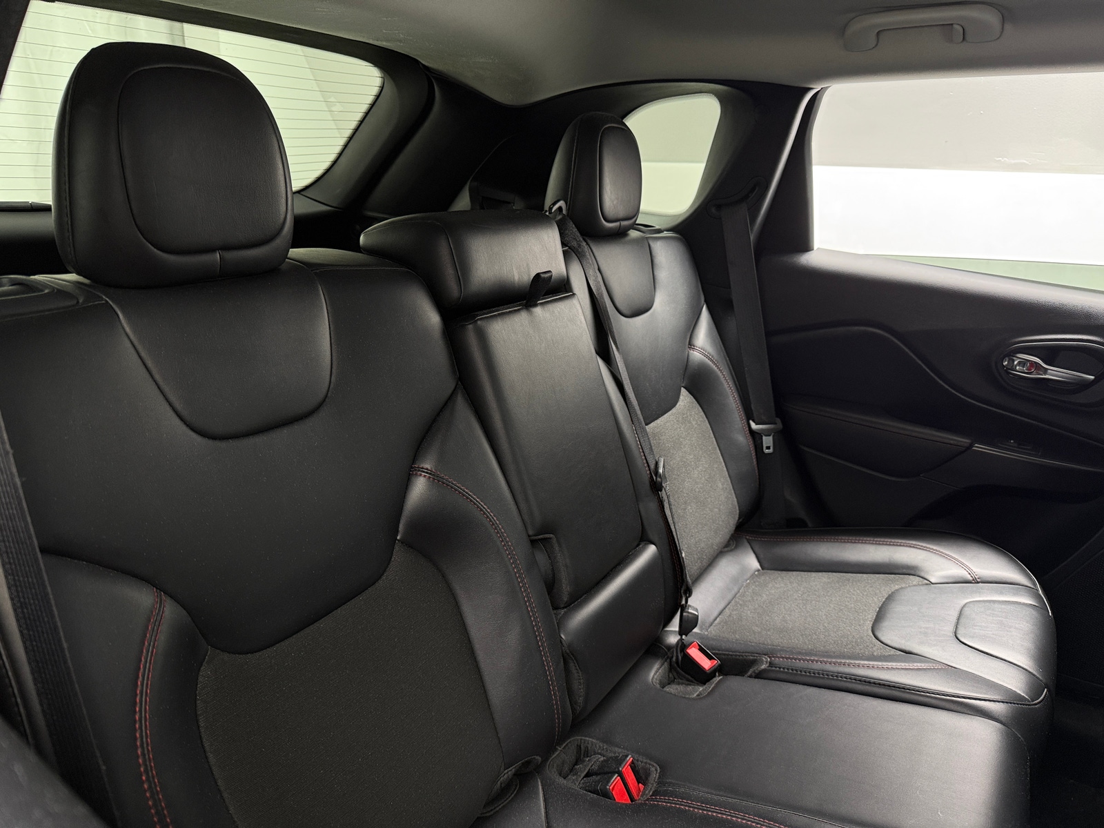 Thumbnail: 2020 Jeep Cherokee - 5