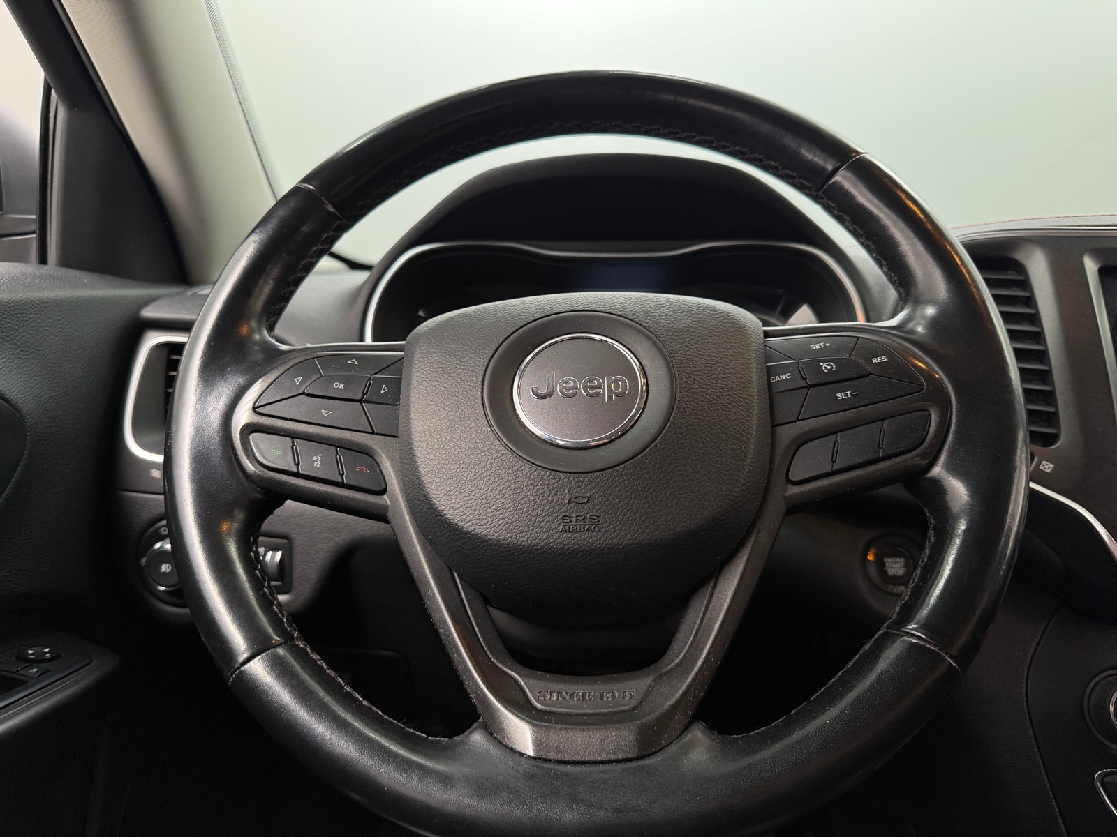 Thumbnail: 2020 Jeep Cherokee - 4