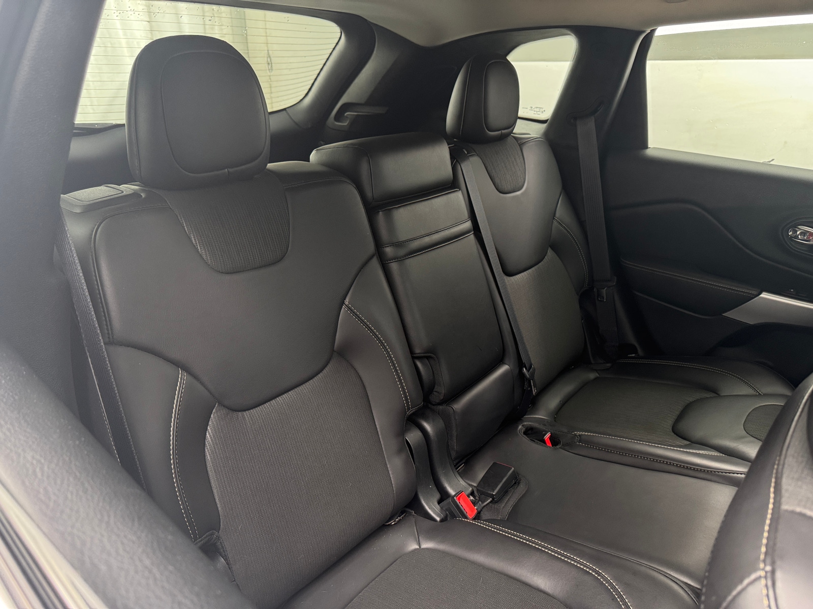 Thumbnail: 2018 Jeep Cherokee - 6