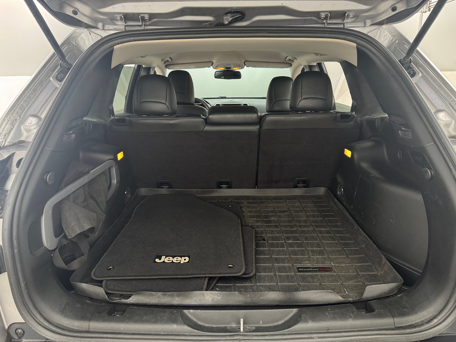 Thumbnail: 2018 Jeep Cherokee - 7