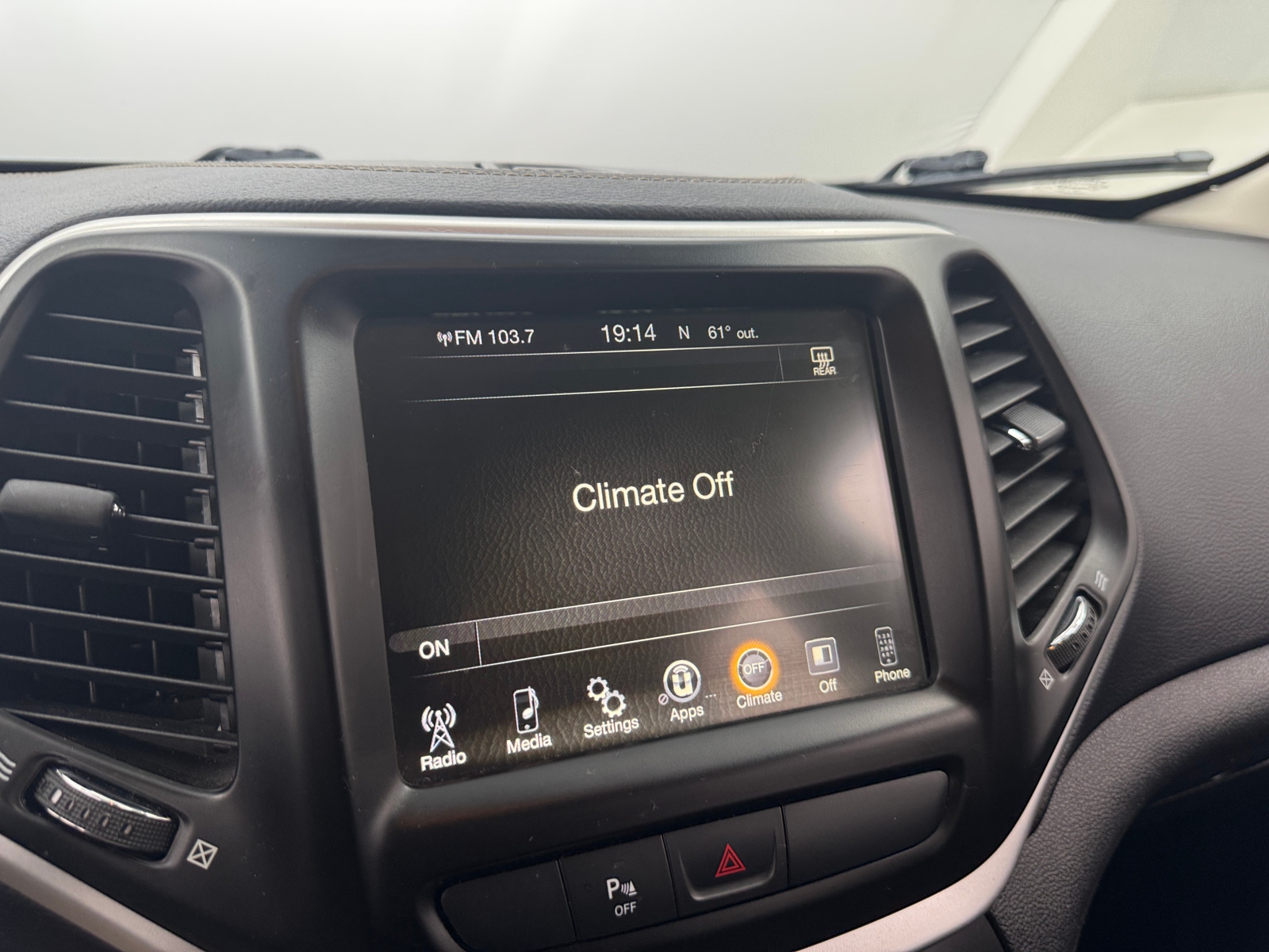 Thumbnail: 2018 Jeep Cherokee - 4