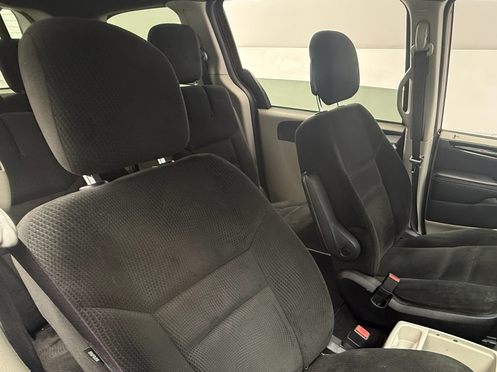 Thumbnail: 2016 Dodge Grand Caravan - 2