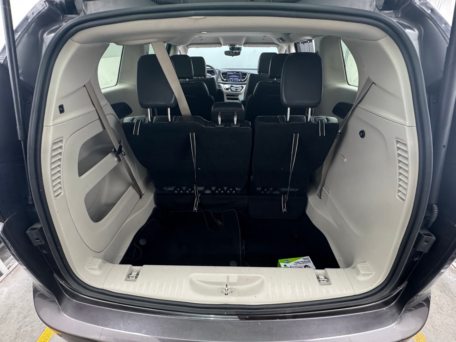 Thumbnail: 2023 Chrysler Pacifica - 6