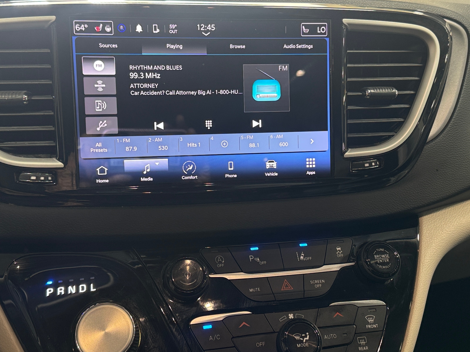 Thumbnail: 2023 Chrysler Pacifica - 3