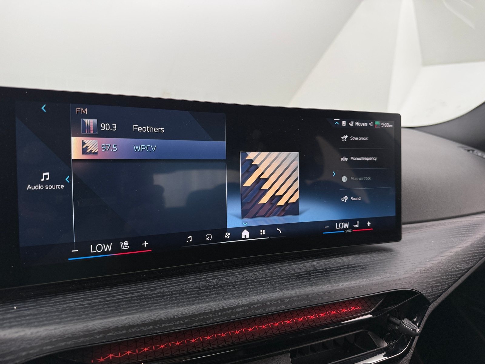 Thumbnail: 2025 BMW 3 Series - 3